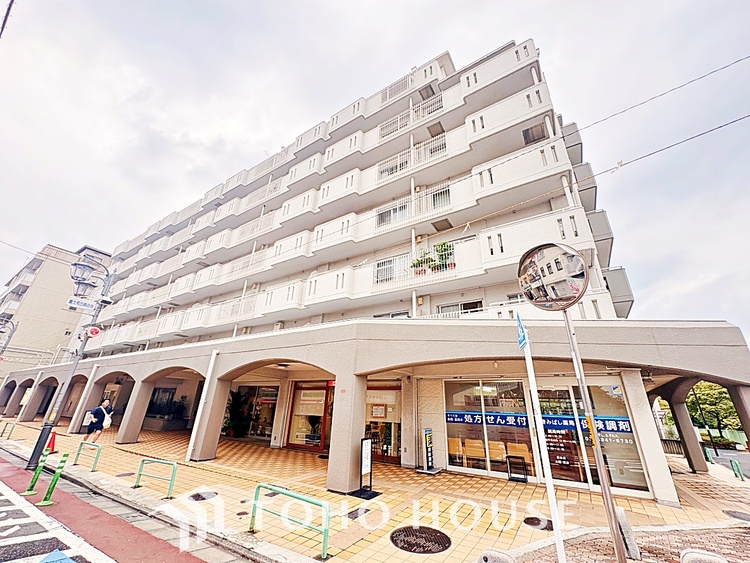 外観 漂う上質な空気感、マンションに入れば「おかえりなさい」と笑顔で迎えてくれるエントランス。最良の心配りを感じるマンションでした。