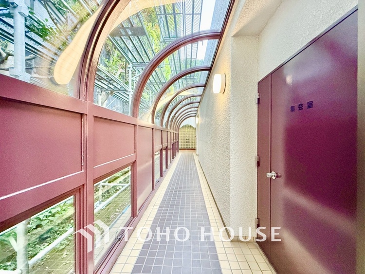 内装 ◆子供部屋◆冷涼な風、そよぐリビング。だんらんの場所はここから始まり、ここで終わる。家族の笑顔が集う素敵な場所だから、こだわり抜いた思いが詰まっているのだと思う。