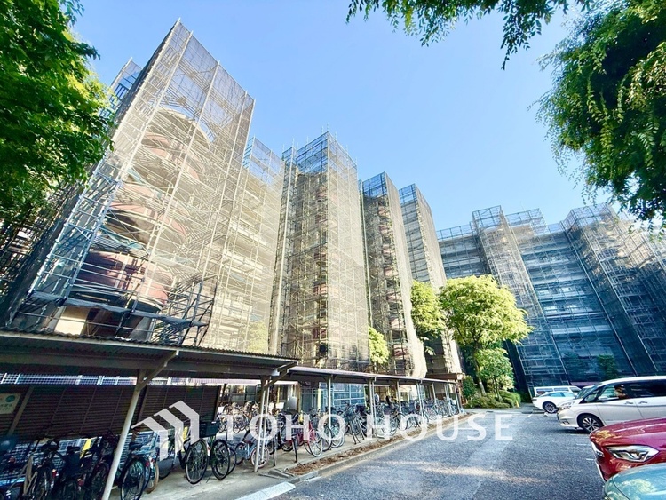 内装 ◆隠された美しさ◆流麗な音楽が流れているような繊細でいながら整然かつ堅牢なこの空間。この空間は確かに美しい。しかし、そこには美しさ以上のものが隠されている。