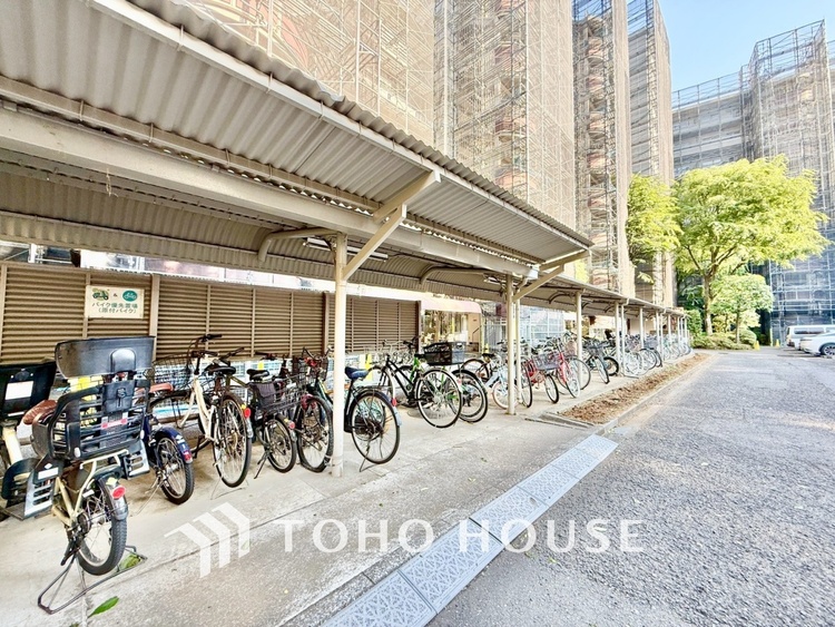 内装 ◆色彩◆この空間に放たれた光は華美なまでに演出されたデザイン。流れる時をより芳醇なコーヒーの様な色彩奏でるアダージョ。そして情景豊かな作品のような暮らしがイメージできる。