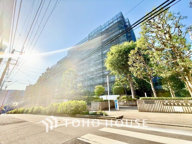 外観 ◆共有空間◆些細な事でほっぺを膨らまして怒る君。それでも僕達はこれからも一緒だよ。喧嘩をしても離れたくないから一つはさんだ同じ場所にいる。分かるよ。そこに君が