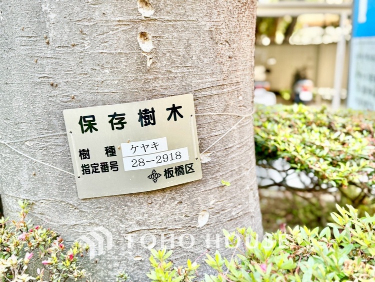 キッチン ◆今宵の食卓◆ダウンライトに反射するグラスを眺めながらワインを注ぐ。トクトクと心地いい音をさせながら、フランスの古城を思わせる薫りがたちこめ、とても幸せな時を過ごせる。
