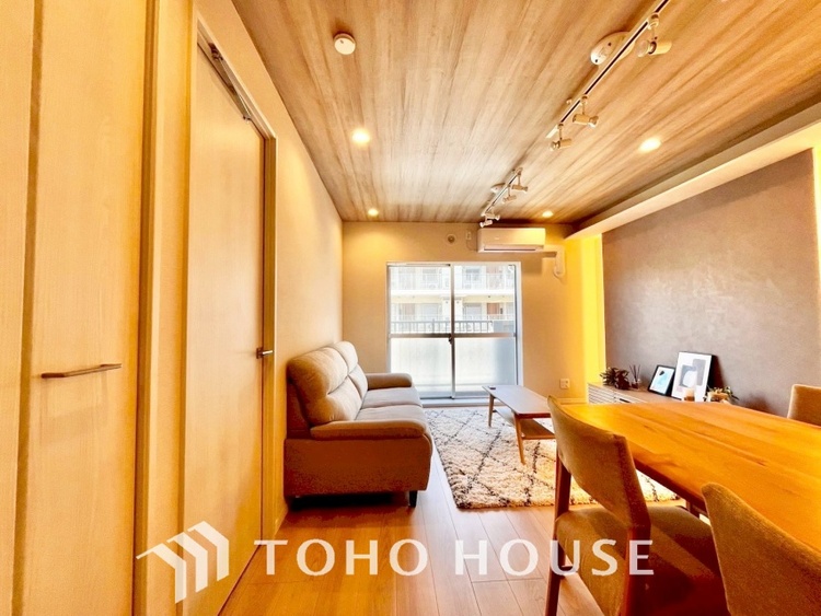 内装 ◆瀟洒な空間◆落ち着きのある彩が見事に調和させた瀟洒な空間を演出。ここに集まる家族の会話と笑顔が絶え間なく続く幸せな空間。