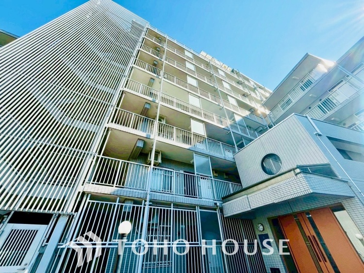 外観 漂う上質な空気感、マンションに入れば「おかえりなさい」と笑顔で迎えてくれるエントランス。最良の心配りを感じるマンションでした。