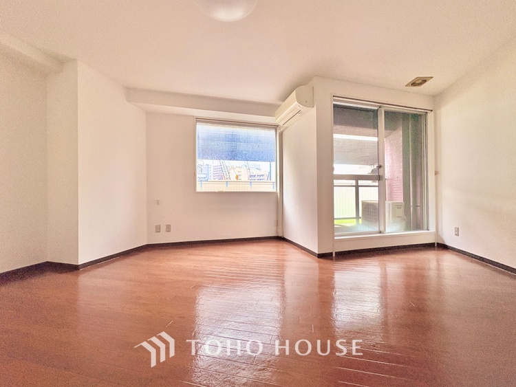 内装 大きくゆとりのあるリビングは、安心感と開放感を兼ね備えた住まいの中心。家族みんなが心から寛げる時間をお届けします。