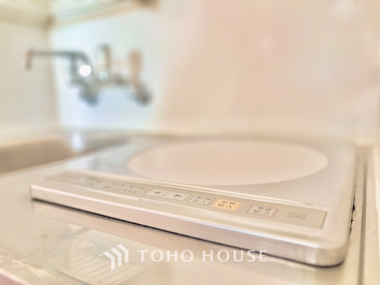 キッチン 上質な素材に囲まれたキッチンは、穏やかな時間が流れる特別な空間。洗練された料理が生まれる場所です。