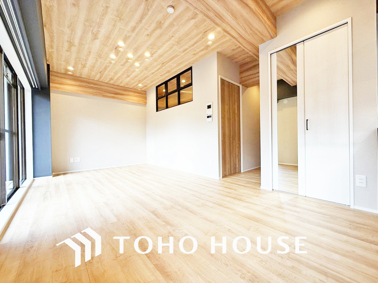 内装 家族みんなが爽やかに過ごせるように、光をたっぷり取り込んだLDK