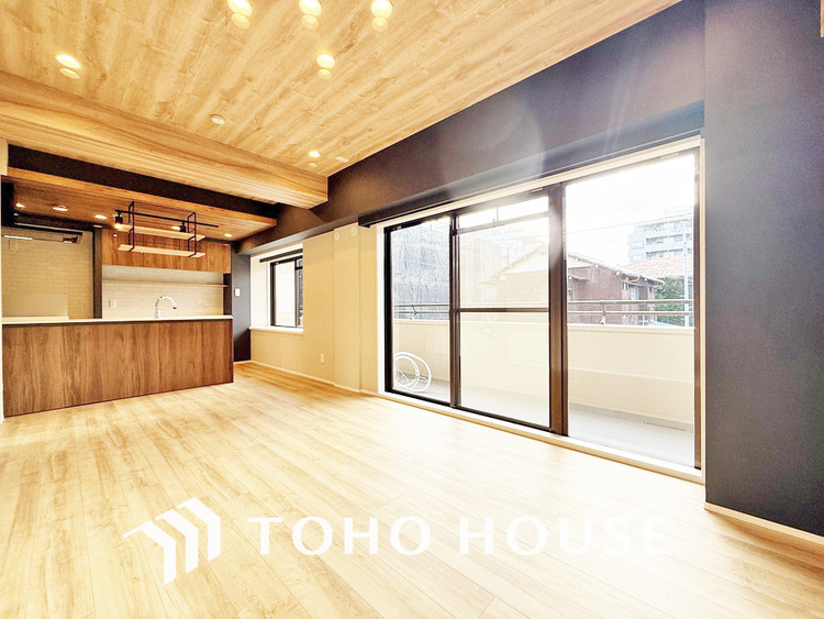 内装 上質な時間を育む暮らしのメインステージ。寛ぎとコミュニケーションを育む居心地のよい場所