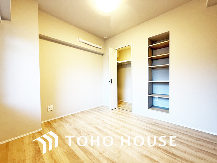 内装 採光もある洋室は、くつろぎのひと時を過ごすのにぴったり