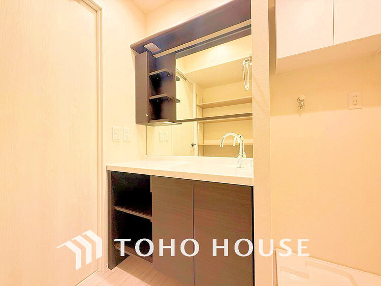 洗面 大きな洗面鏡付き!朝の身支度も楽しくなりますね