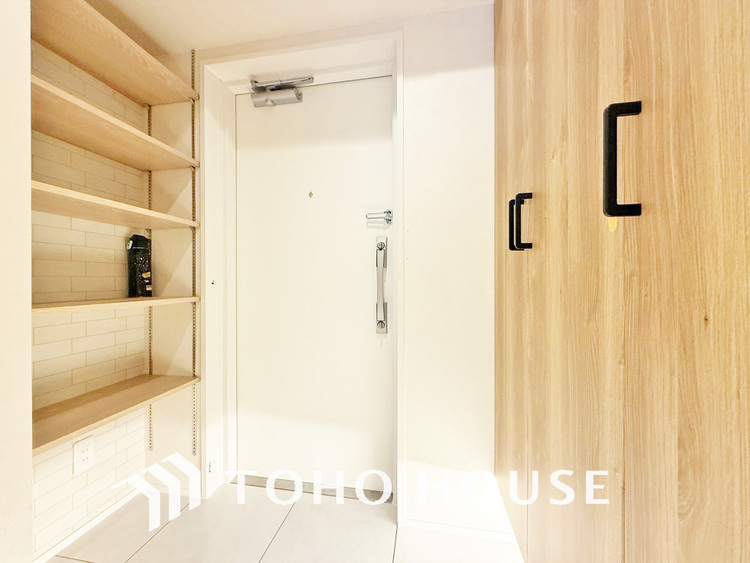 玄関 落ち着いた雰囲気の玄関、家族の帰りを暖かく迎えてくれます