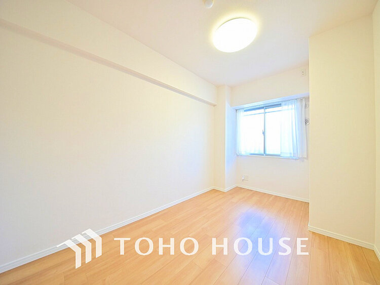 内装 採光もある洋室は、くつろぎのひと時を過ごすのにぴったり