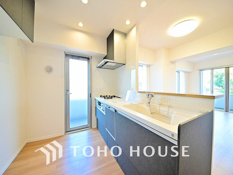 キッチン シンプルな部屋の雰囲気に溶け合うナチュラルキッチン