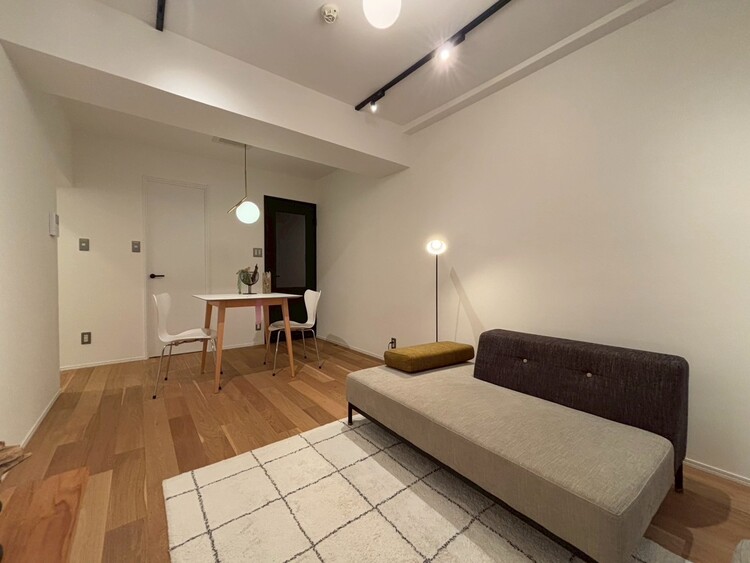 居間 飾り過ぎないシンプルな内装と偏り過ぎないデザインで統一しました。