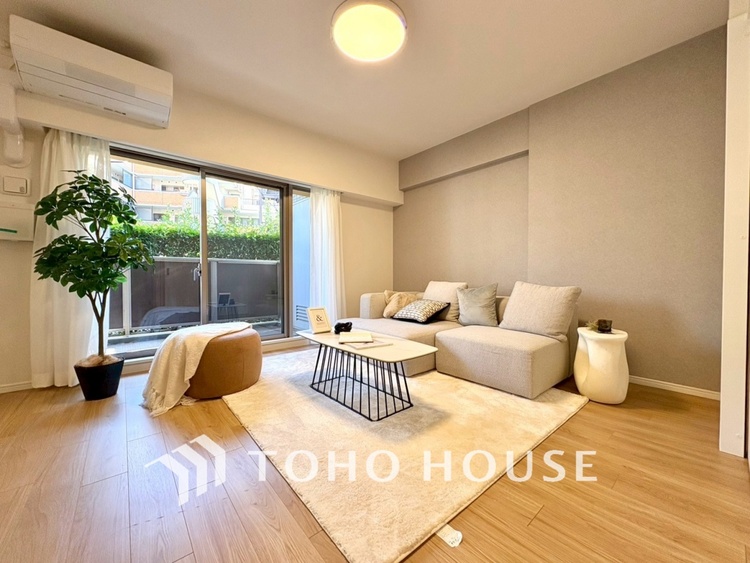 内装 【LIVING】◆陽光◆が差し込む。この開放的なLDKに家族の笑顔が集う。家族が一緒に過ごす空間は明るく、そして居心地よく。