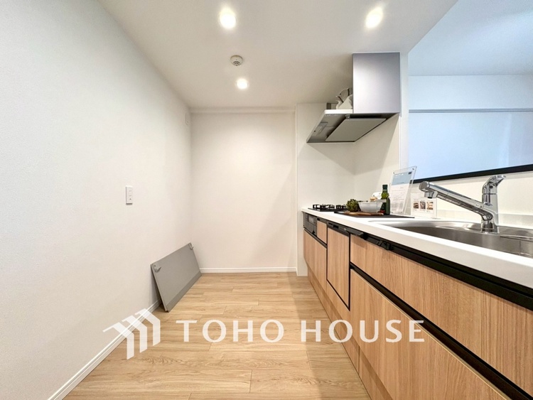 キッチン 【KITCHEN】◆ワクワク◆開放的で機能性も高いシステムキッチン。お子様は毎日のご飯にワクワク！