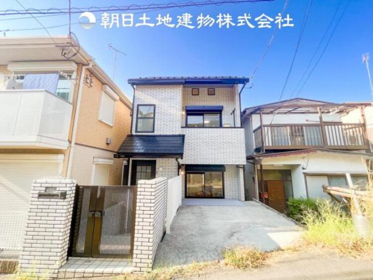 外観 時間のゆとりと空間、暖かな陽光がもたらす光と風を独占してください。