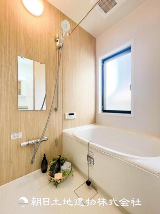 風呂 1日の疲れを癒すバスタイム。心地よいリラックスを叶える独立した美しい空間です。