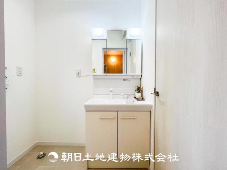 洗面 慌ただしい1日が始まり、充実した1日の終わりを締めくくる洗面所。