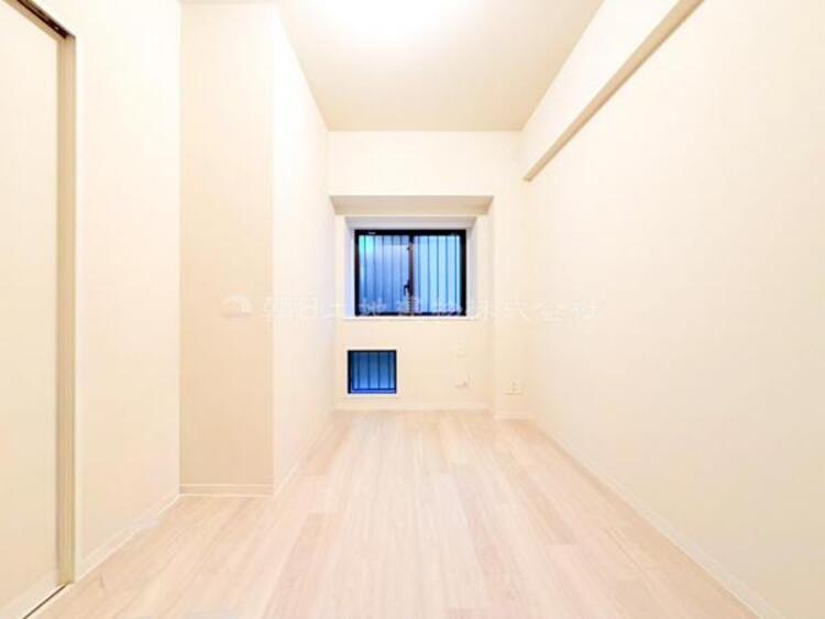 内装 居室はひとり時間を過ごせる安らげるお部屋として活用できます！収納スペースあり！荷物が多くても十分！ベッドや勉強机、テレビなどを置きたい場合におすすめ！！過ごす時間が長くてもゆったり過ごせそうですね！ 