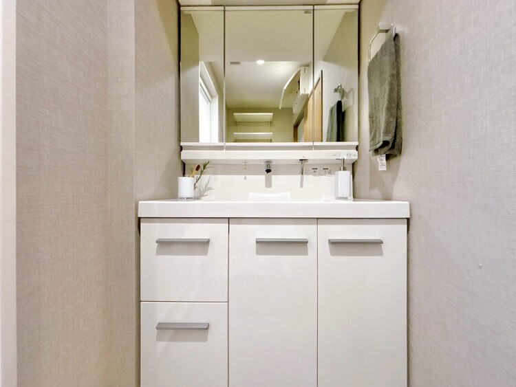 洗面 何かと物が増える場所だからこそ、スッキリと見映えの良い空間に。