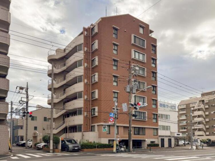 外観 落ち着いた色合いで、周囲の街並みに馴染む外観です。