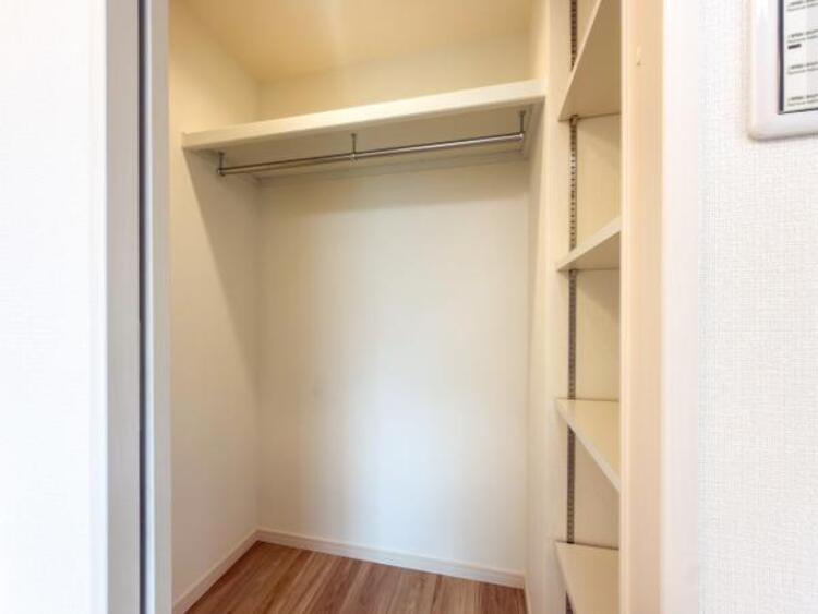 収納 ウォークインクローゼットには普段使わない季節用品やトランクなど、大きなものもラクラク収納できます。