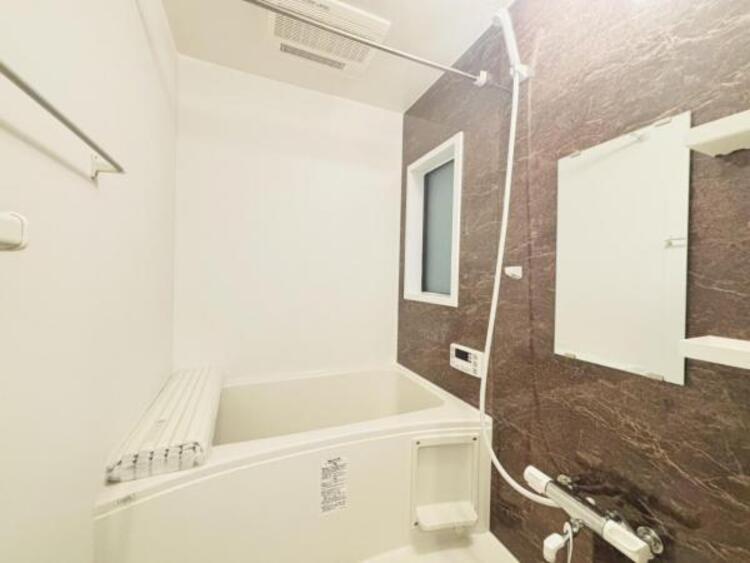 風呂 高級感を演出する内装の浴室は、心休まるくつろぎのスペースにも癒しのスペースにもなる空間です。 