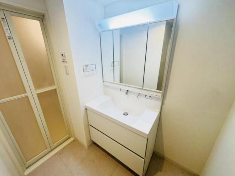 洗面 清潔感と機能性を備え一日の始まりと終わりを心地よく演出してくれるパウダールームです。 