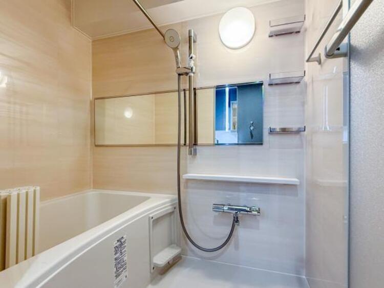 風呂 高級感を演出する内装。くつろぎのスペースにも、癒しのスペースにもなる心休まる空間です。