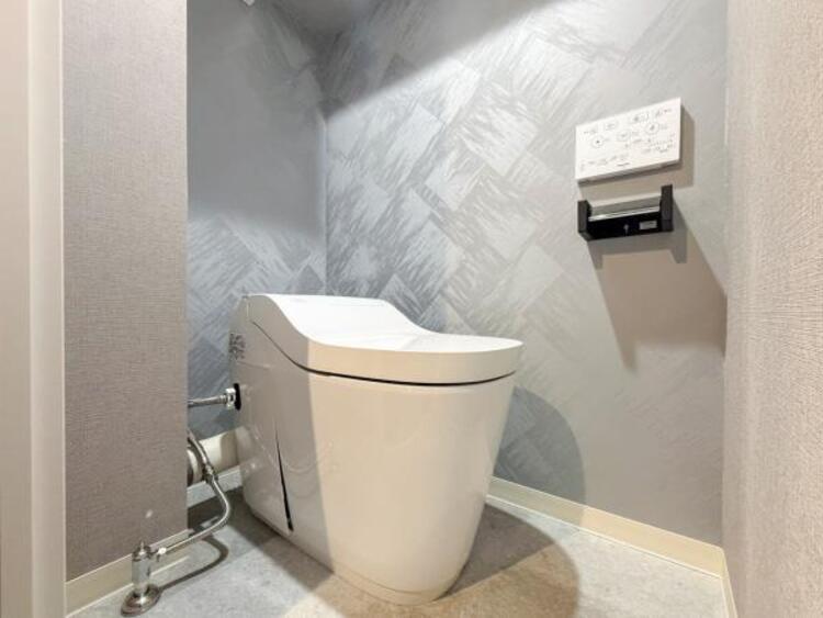 トイレ 清潔感溢れるトイレ。落ち着いた空間で安らぎのひとときをお過ごしいただけます。