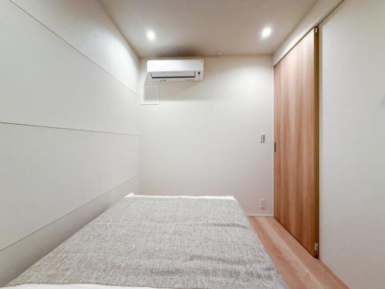 内装 【家具・小物は販売価格に含まれません】家族個々の安らぎの空間。誰もが好みで飾れるシンプルな室内に仕上げてあります。