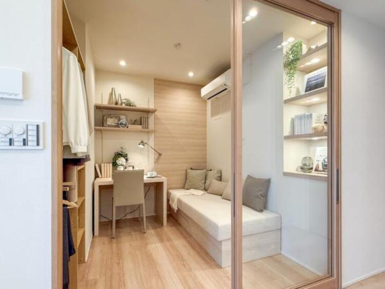 内装 仕事や趣味のスペースとしても活用できる、多用途に使える部屋。