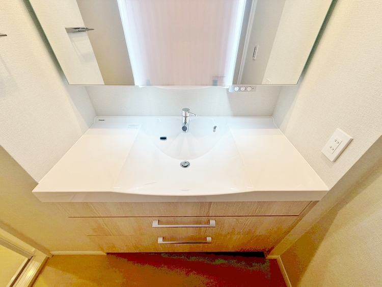 その他 清潔感を感じられる洗面化粧台。