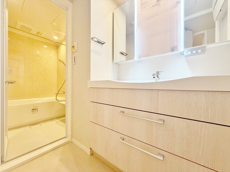 その他 十分な広さの脱衣所。