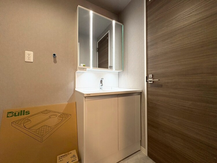 その他 清潔感を感じられる洗面化粧台。