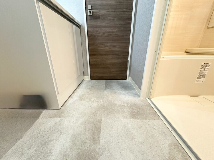 その他 十分な広さの脱衣所。