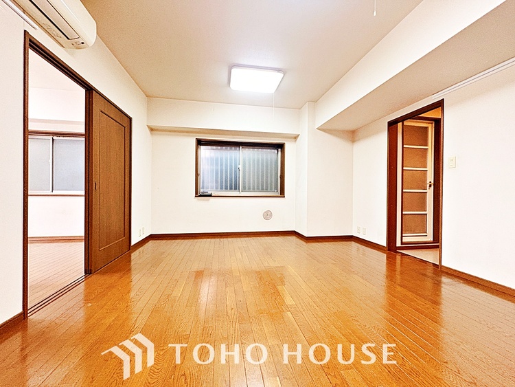 内装 ◆瀟洒な空間◆落ち着きのある彩が見事に調和させた瀟洒な空間を演出。ここに集まる家族の会話と笑顔が絶え間なく続く幸せな空間。