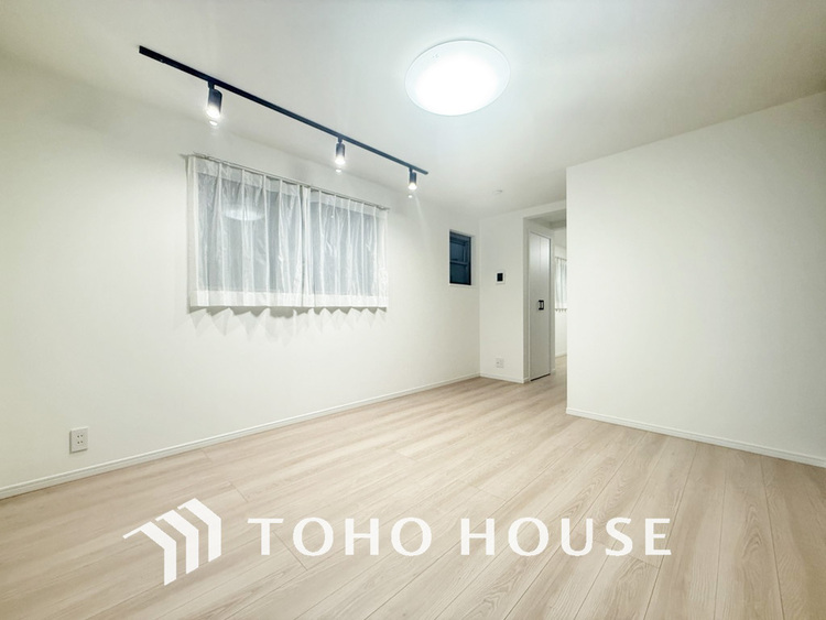 内装 広がりのある住空間、家族が集まるリビング・ダイニング