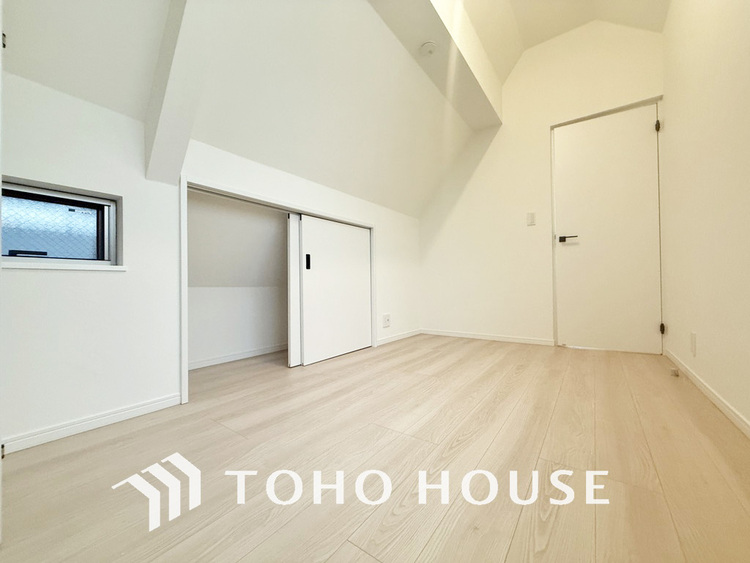 内装 感性を育むプライベートルームはシンプルでスマートな空間