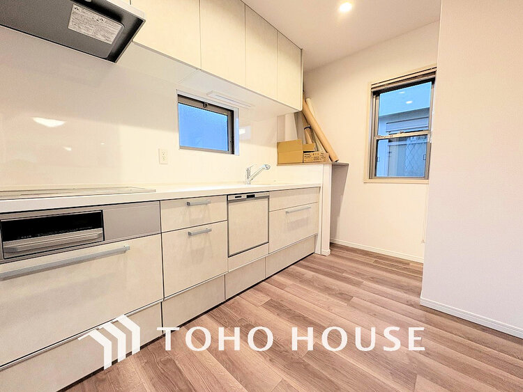 キッチン 落ち着きのあるカラーで統一された清潔感と気品が溢れるキッチン