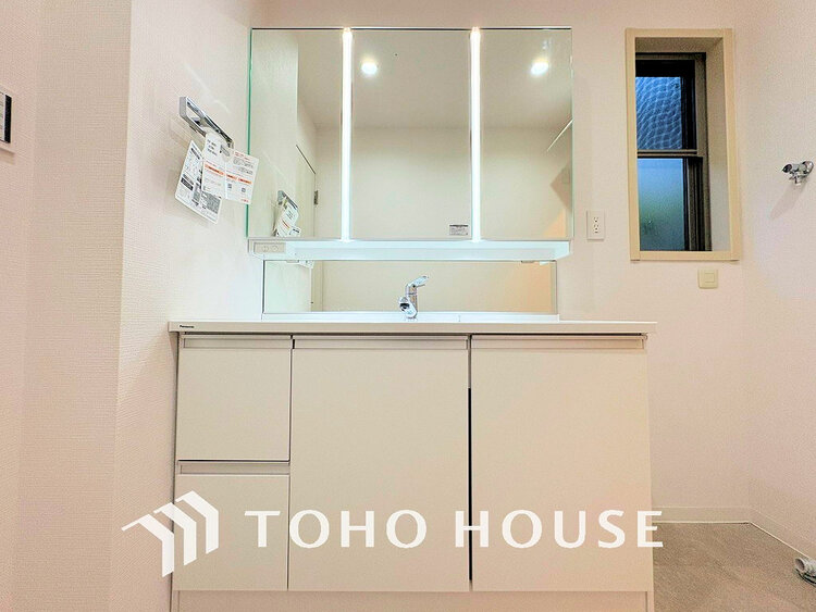 洗面 収納豊富で使い勝手の良い3面鏡仕様の洗面化粧台