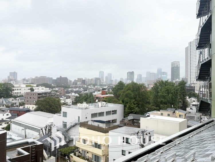 内装 【Quietness】プライベートなお部屋では静かに時を過ごしたい。読書をして、物思いにふける・・光りに満たされた安らぎの空間をがここにはあります。