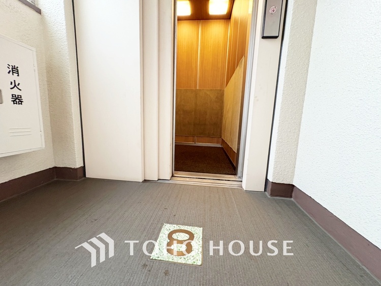 内装 【Ease】家族個々の安らぎの空間。プライベートなBedRoomは暮らす方の感性で造り上げたいもの。誰もが好みで飾れるシンプルな室内に仕上げてあります。