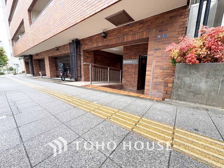 内装 【smart design】◆スマートデザイン◆太陽の光をスマートにリビングへ。優しくいざなわれた採光が朝は目を覚ませ、昼はくつろぎ、そして夕刻には温もりを与える。他にはないおしゃれなデザインで。