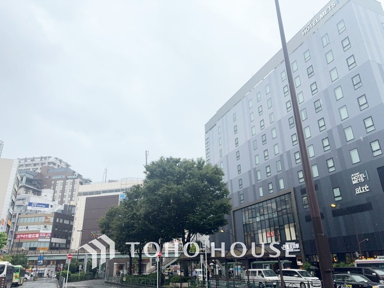 バルコニー ◆青空テラス◆ベランダから望む紺碧の空からそよ風、そして目に映るのはグリーン広がる風光明媚な世界。それは清々しい自然の薫りを肌で感じる幸せな空間。