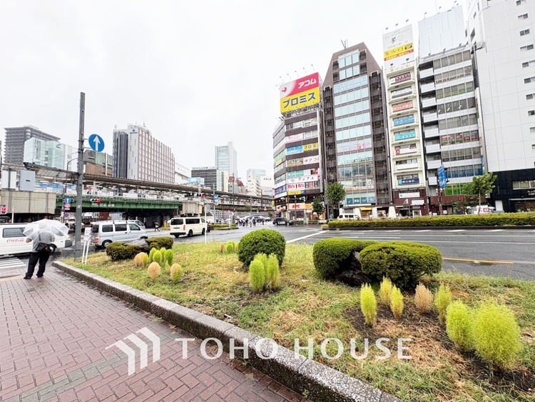 バルコニー 【Blue sky terrace】見上げると、空。時間を忘れ大空を見上げるなんて、いつぶりだろうか。こんなにも広く美しい情景がこの頭上にあったなんて。時間を忘れ、時を知る。