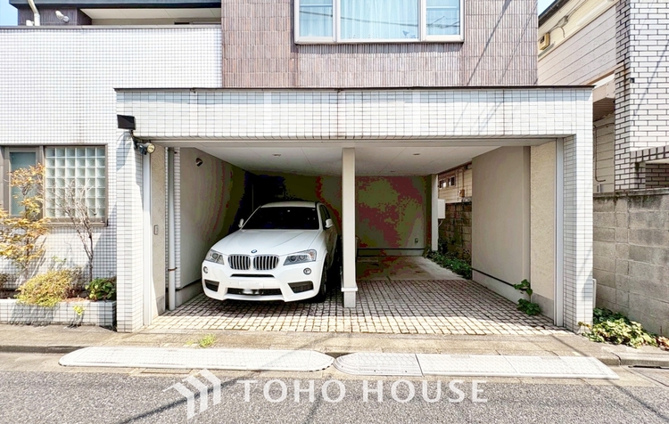 内装 ◆時を忘れる場所◆ここにはみんなが集い、食事と楽しい会話が始まる。話に夢中になりすぎて、ついつい時を忘れ夜半過ぎになってしまう。そんな束の間の幸せを感じさせてくれる場所でありたい。