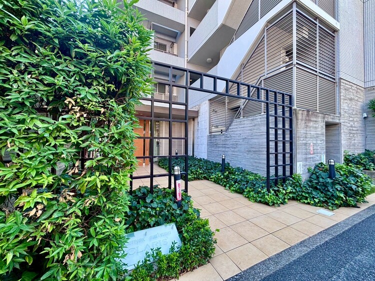 その他 上質感漂う玄関アプローチです。