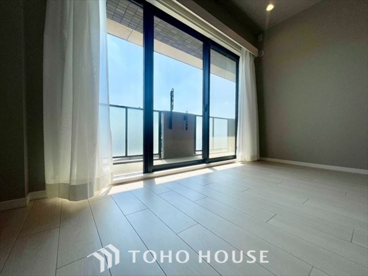 内装 【LIVING】◆眩い◆光が燦々と入り、家族の笑顔を照らす。「いつまでも続いて」と願う夢のような毎日がここにある。